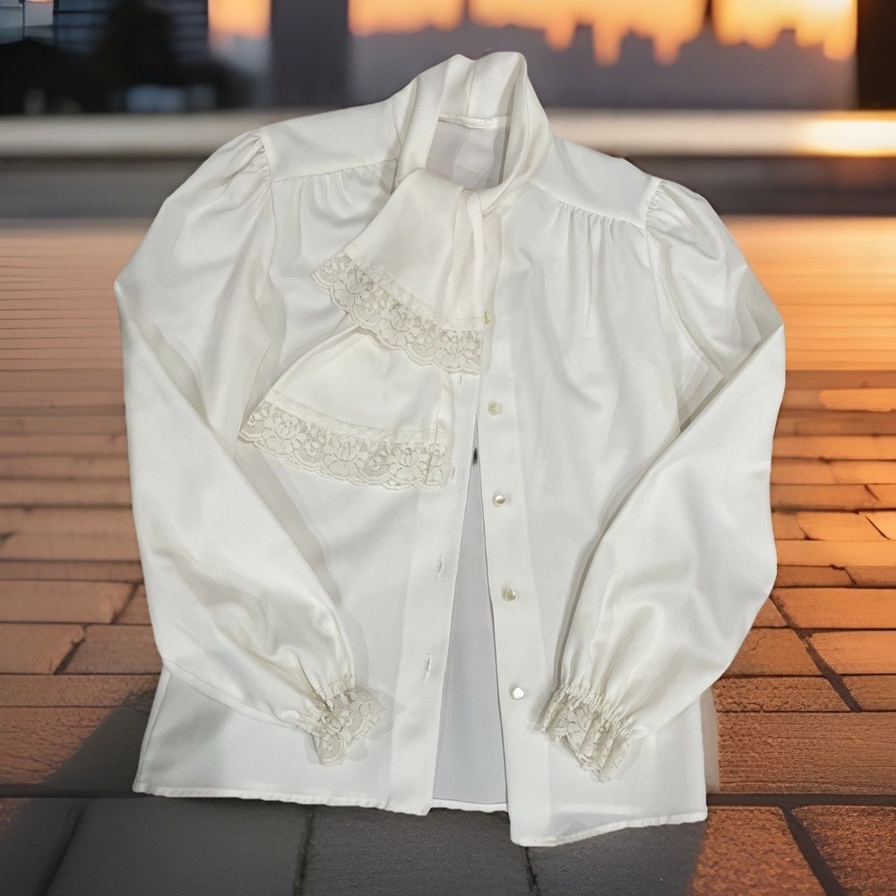 Vintage Women's Ivory Satin Collared Long Sleeve Lace Cuff Pullover Blouse